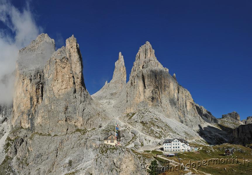 044 Catinaccio - Torri del Vajolet - Rifugio Preuss - Rifugio Vajolet.jpg